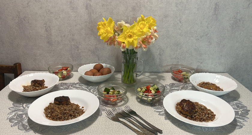 Кладу пару копеечных овощей на тарелку в обед и в ужин: сохраняю ясность ума и твердую память даже в 90