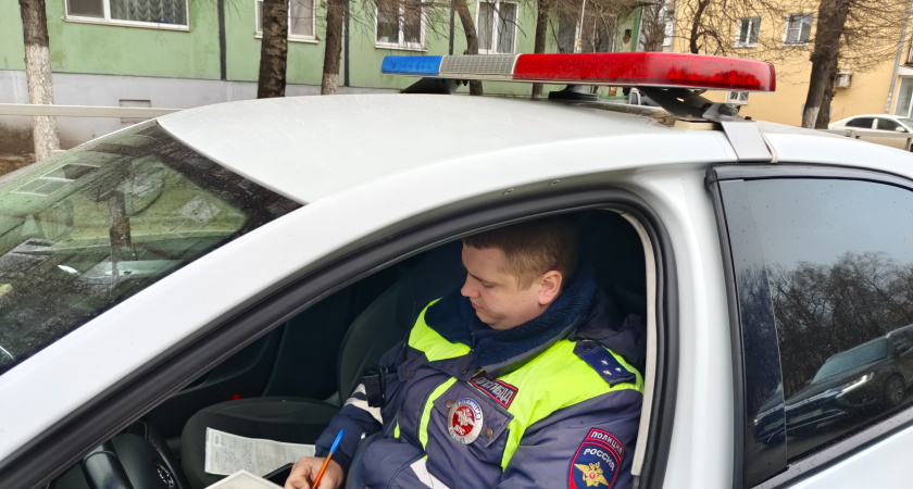 Почему не стоит обгонять автомобиль ДПС: можно не только получить штраф в 5000 рублей, но и прав лишиться