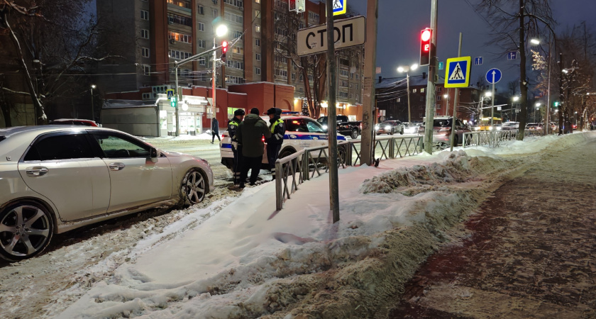 Инспектор ГИБДД хочет выписать штраф за светодиоды в фарах: как быть водителю - совет автоэксперта