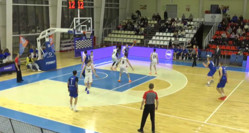 В первом поединке второго этапа российского первенства баскетбольный клуб "Тамбов" потерпел поражение