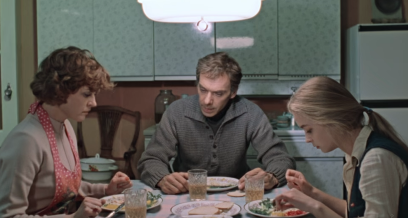 Дверь нараспашку и еще 3 семейные привычки из СССР, которые раньше были нормой, а сегодня раздражают — у поколения 60+ они точно есть