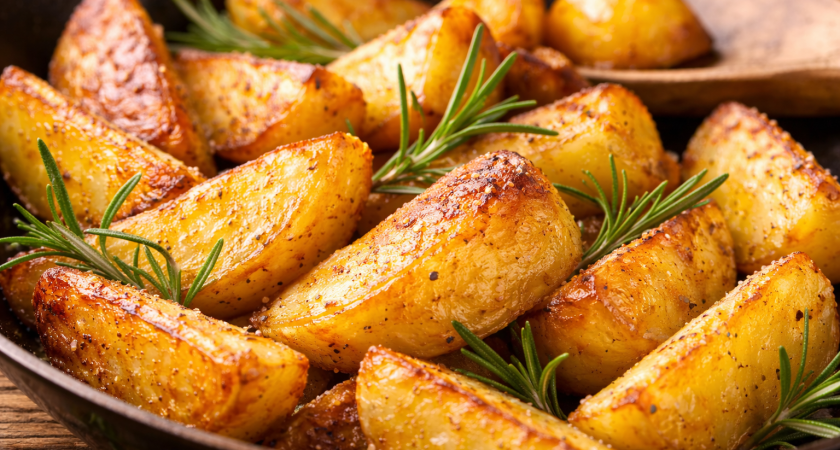 Перед жаркой обязательно: присыпаю картошку 1 щепоткой — получается золотистая, как у поваров Мишлен