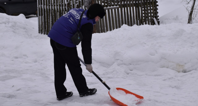 В Тамбове начала работу горячая линия помощи по расчистке снега для пенсионеров и семей участников СВО