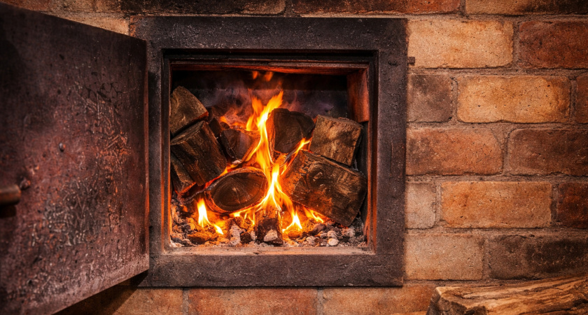  Двумя поленьями отапливаю дом целые сутки — и хожу в футболке в -30: лайфхак для экономных