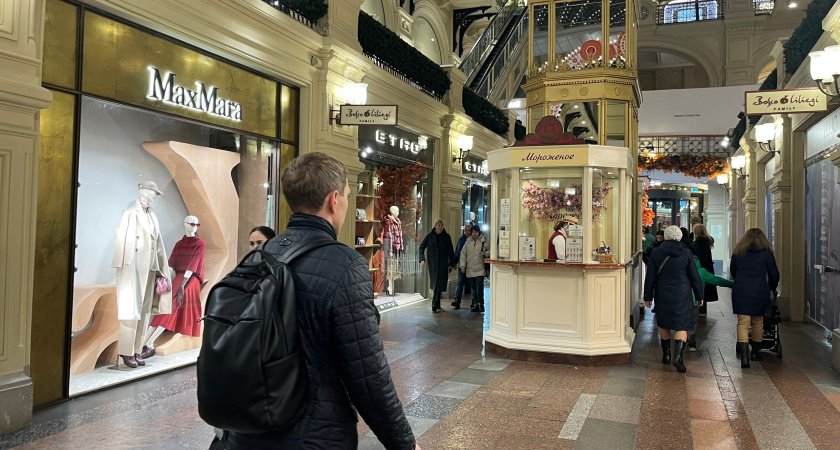 Как одной фразой отвадить назойливых продавцов-консультантов с их вечным вопросом: "Чем вам помочь?"