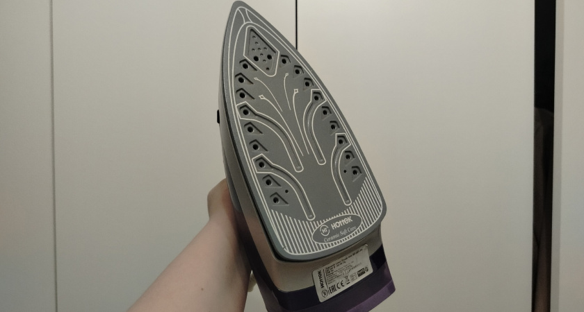 Утюг от накипи больше не «захлебывается»: беру ложку и стакан воды — отложения вылетают со свистом 