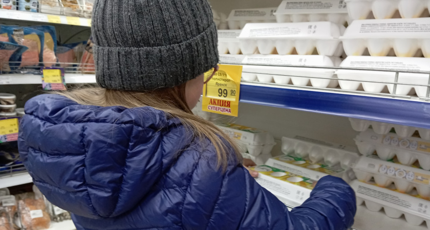 Ушлые продавцы выбирают яйца себе домой только так - берите на заметку 2 приема