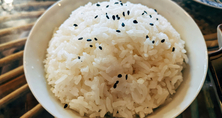 Больше крупу водой не заливаю: китаянка научила правильно варить рис — получается нежный и рассыпчатый