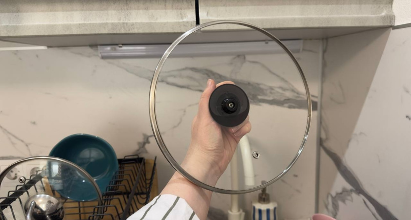 4 ложки в воду – и стеклянные крышки от кастрюль засверкают как горная река: ни мутного налета, ни жира