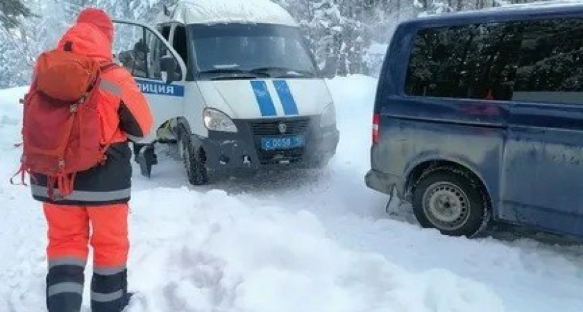 Тамбовские полицейские нашли в лесу мужчину с переломом при морозе −30 градусов