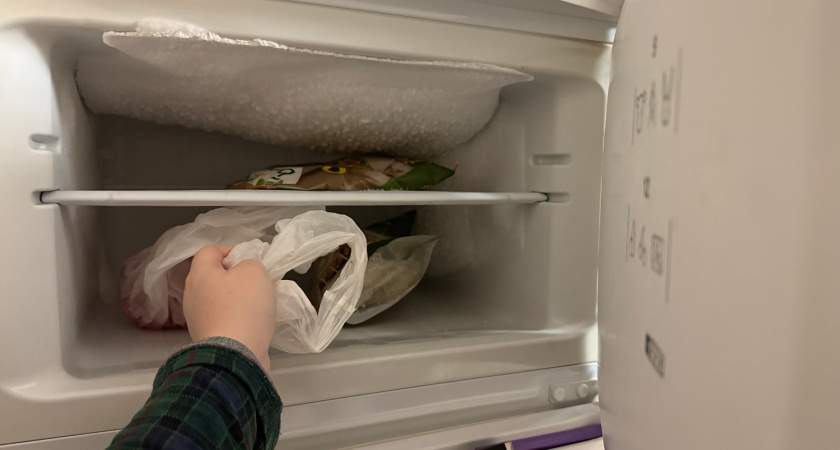 Соседки не понимают, зачем мне мыло в холодильнике, а я не могу нарадоваться: отрываю лайфхак от сердца 