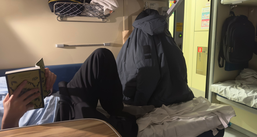 Беру билет на нижнюю полку, а в вагоне отбиваюсь от желающих поменяться: беременных, больных, с детьми. Как отказать грамотно?