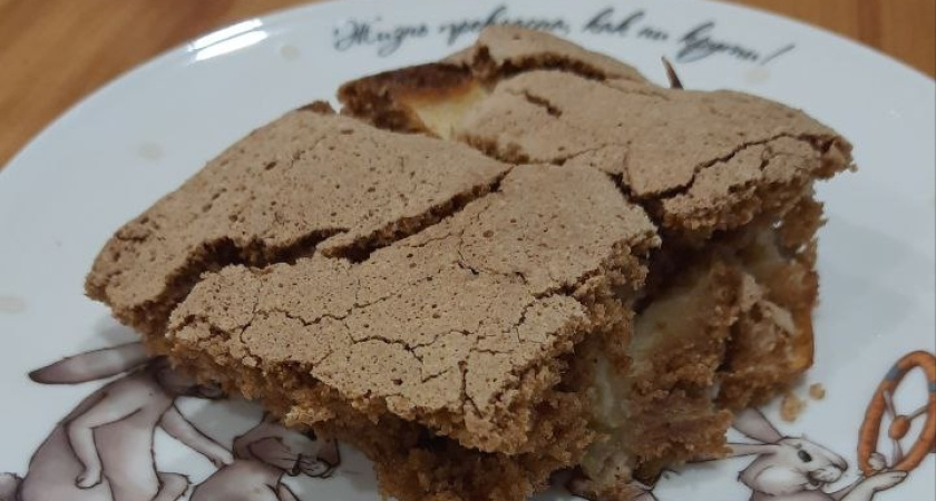 Смешиваю муку и масло в пропорции, которую показала бабушка - пирог получается как в кафе, но в 10 раз дешевле