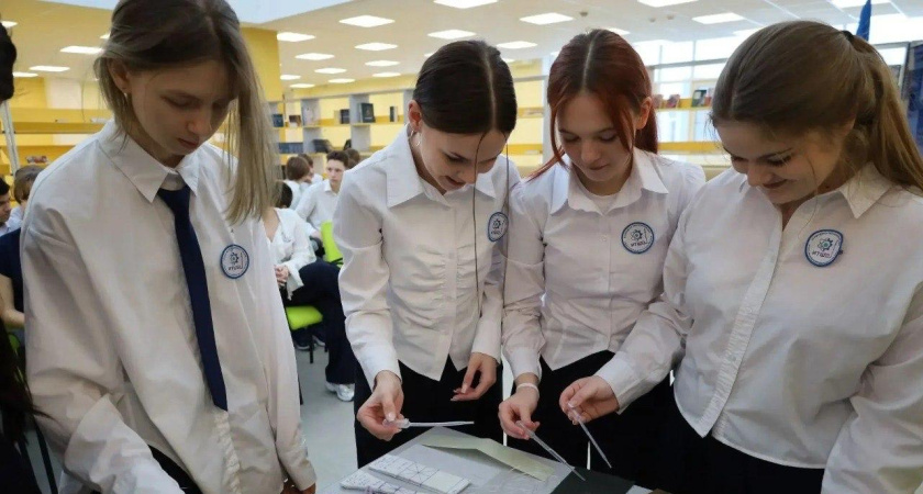 Школьникам Тамбова показали химическое производство на заводе "Пигмент"