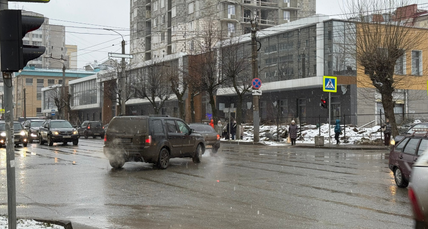 Этого нет в ПДД, но даже опытные водители продолжают так делать: 3 самых популярных заблуждения на дороге
