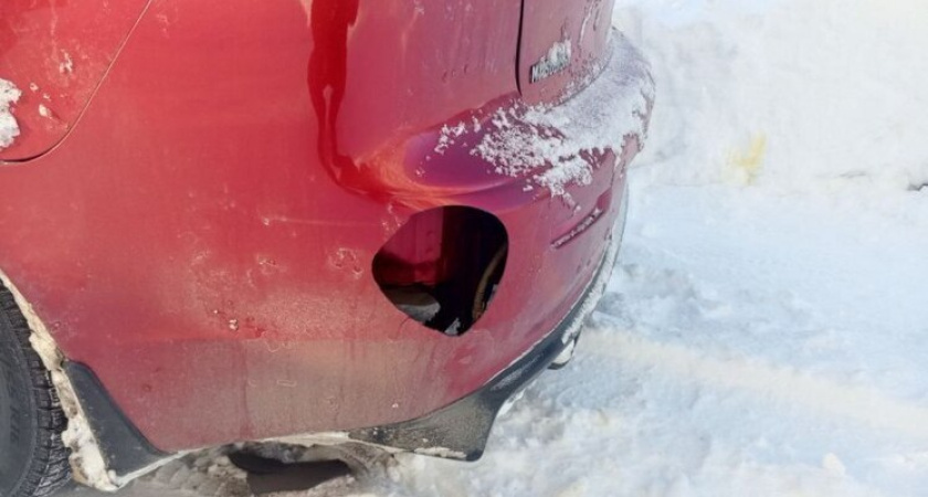 Отказ подвезти обернулся повреждённым авто: в Знаменском округе полиция нашла виновницу