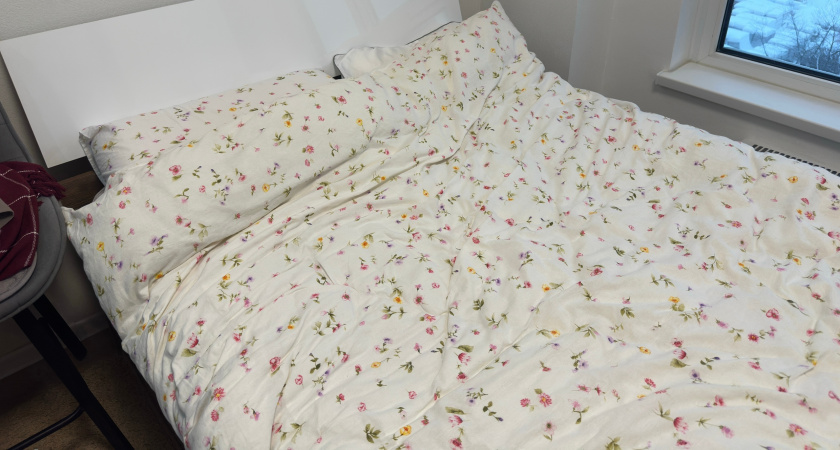 Нужно ли гладить постельное белье: называем плюсы и минусы глажки