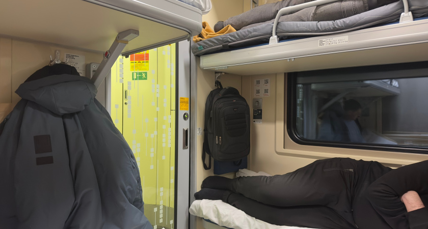 Гениальное решение в поезде: как поступил пассажир, которого попросили уступить нижнюю боковую полку