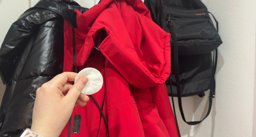 2 капли на ватный диск - и пуховик снова как в день покупки: даже в машинке стирать не надо