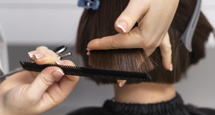 "Боб" и "пикси" уже не в тренде: весной 2026 для женщин 50+ в моде стрижки, которые стирают возраст