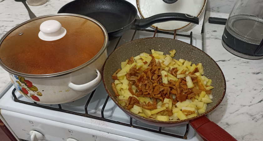 1 стакан на 10-летнюю сковороду - и она снова как новая: еда при жарке больше не прилипает