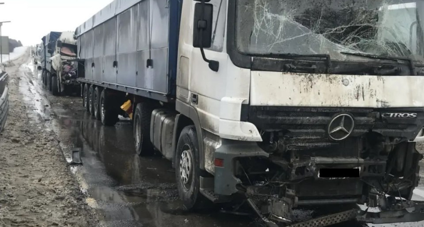 На трассе Р-22 "Каспий" в Тамбовской области произошло тройное ДТП