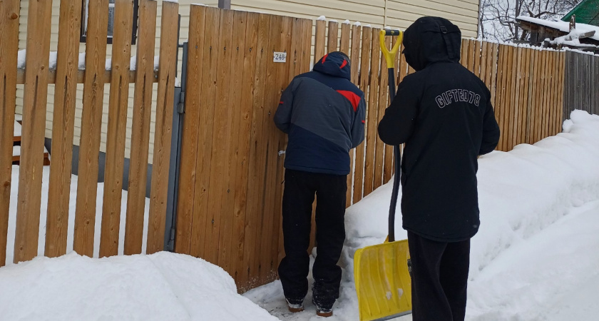 Сколько можно целую зиму махать лопатой: 3 способа освободить себя от расчистки участка от снега - запомните