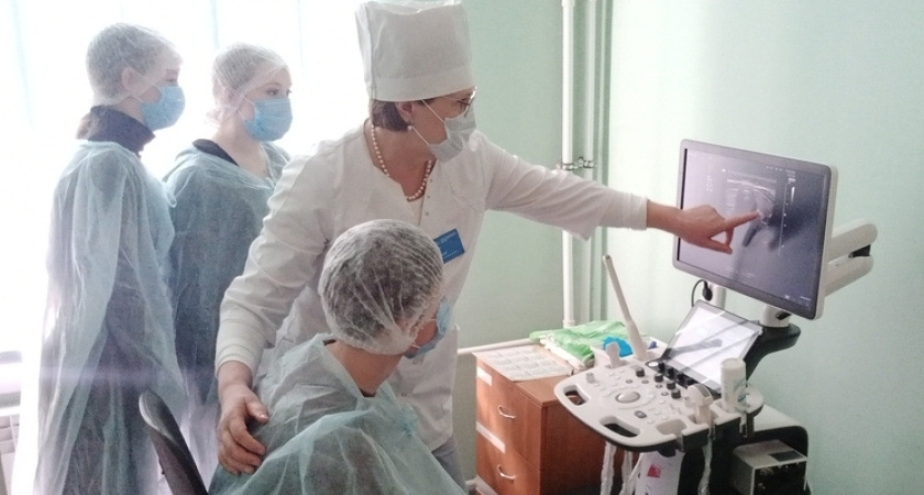 Стетоскоп вместо учебника: жердевские школьники познакомились с работой врачей изнутри