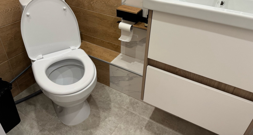 Ни одного отверстия в плитке: как поставить унитаз "намертво" и сохранить дорогую плитку целой