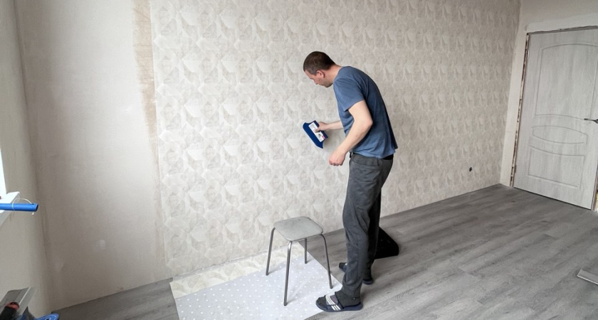 Как правильно клеить виниловые обои: рекомендации отделочников с опытом 10+ лет