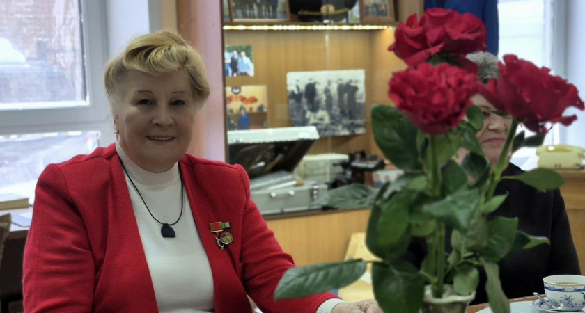 В Рассказове офицеры СК устроили праздничный вечер для пережившей блокаду Ленинграда женщины