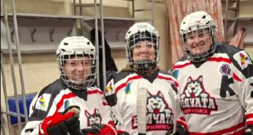 В честь 8 марта в Мичуринске в следж-хоккей играли мамы