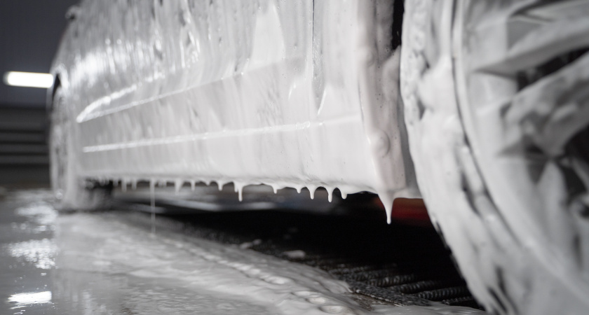 Почему большинство водителей моют машину неправильно: 5 ошибок на мойке, из-за которых портится покрытие авто