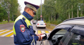 Какие 3 документа ГАИ не имеет права требовать у водителей и как законно отказать инспектору: разъяснения юриста