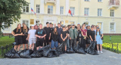Тамбовские подростки благоустраивают городские клумбы в рамках летнего трудового проекта