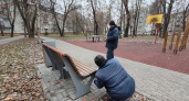 В Тамбове ежедневно чинят скамейки: вандалы продолжают разбирать крепления