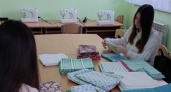 Школьницы из Уваровского округа шьют белье для госпиталей