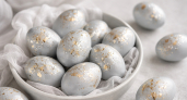 Шелуха лука давно в прошлом: 5 минут — и яйца цвета "лунной пыли" к Пасхе готовы
