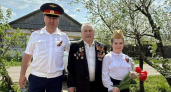 Следователи в Моршанске поздравили ветерана Николая Торопцева с Днём Победы