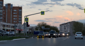 Водитель сзади едет чересчур близко — простой приём заставит его отстать