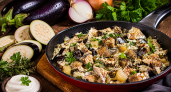 Самый вкусный гарнир из баклажанов: с луком, сметаной и прованскими травами — напоминает жареные белые грибы