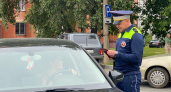 Останавливает инспектор ГАИ, а пассажиры сзади не пристегнуты: что делать водителю и кто должен платить штраф по закону