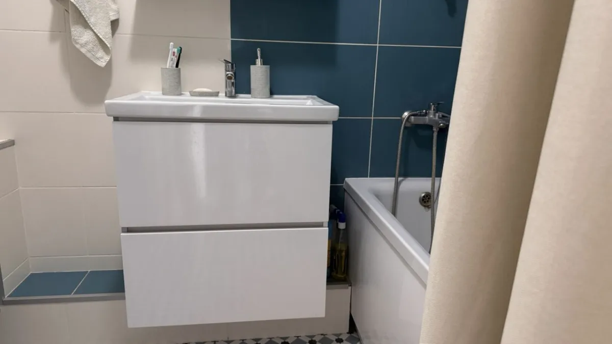 МДФ, массив или пластик - что не разбухнет и не "поплывет" через год? В 2026 мастера советуют ставить в ванну именно это