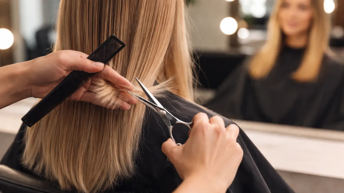 Модные стрижки в 2026, которые работают вместо подтяжки: тренды сезона, от которых лицо молодеет само