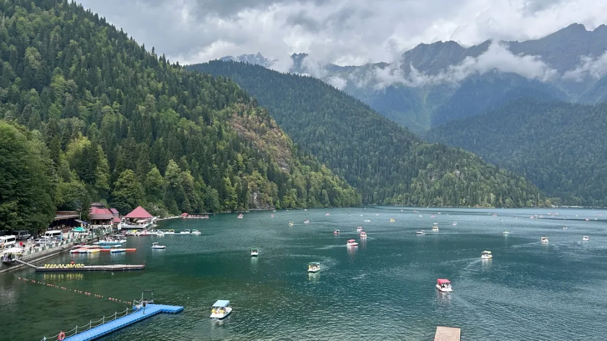 На наш Юг больше ни ногой, нашла другое место: вода теплая, в 2 раза дешевле, чем в Абхазии, и гостям рады