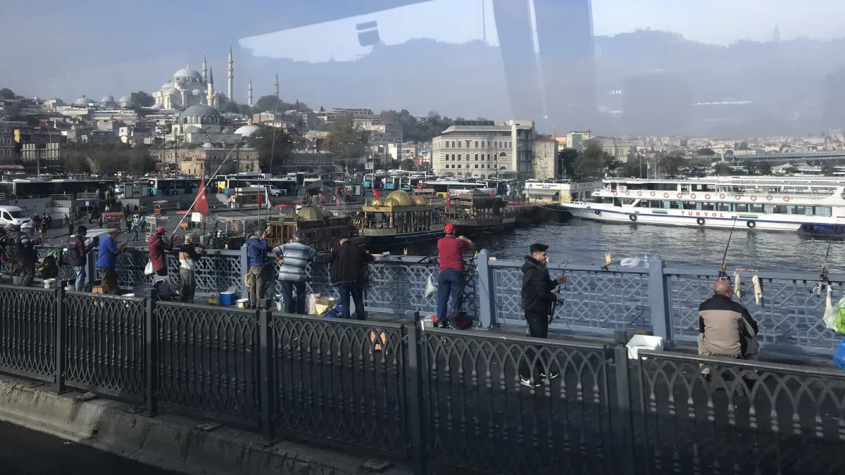 Что для турка - норма, для русского - стыд: 8 привычек мужчин из Стамбула, которые в России вряд ли поймут