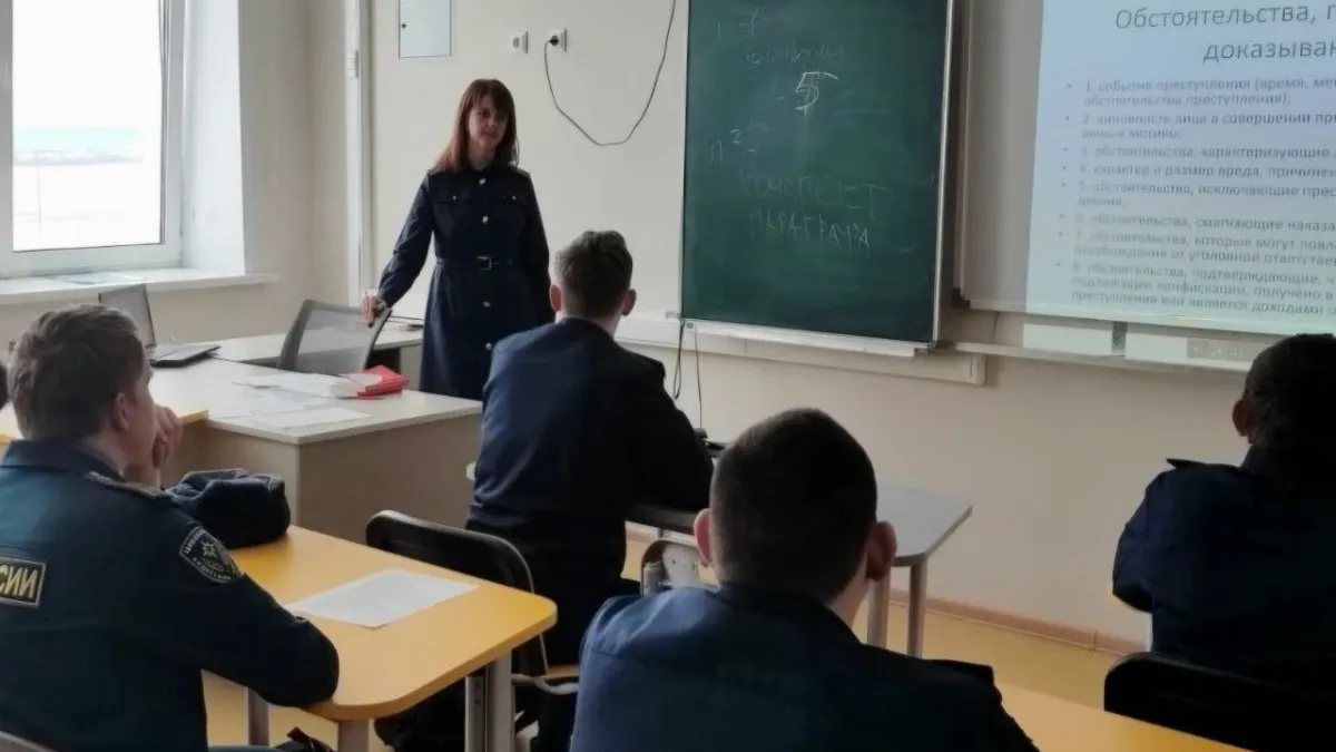 В Тамбове кадетам профильного класса СК рассказали о работе следователя при сборе доказательств