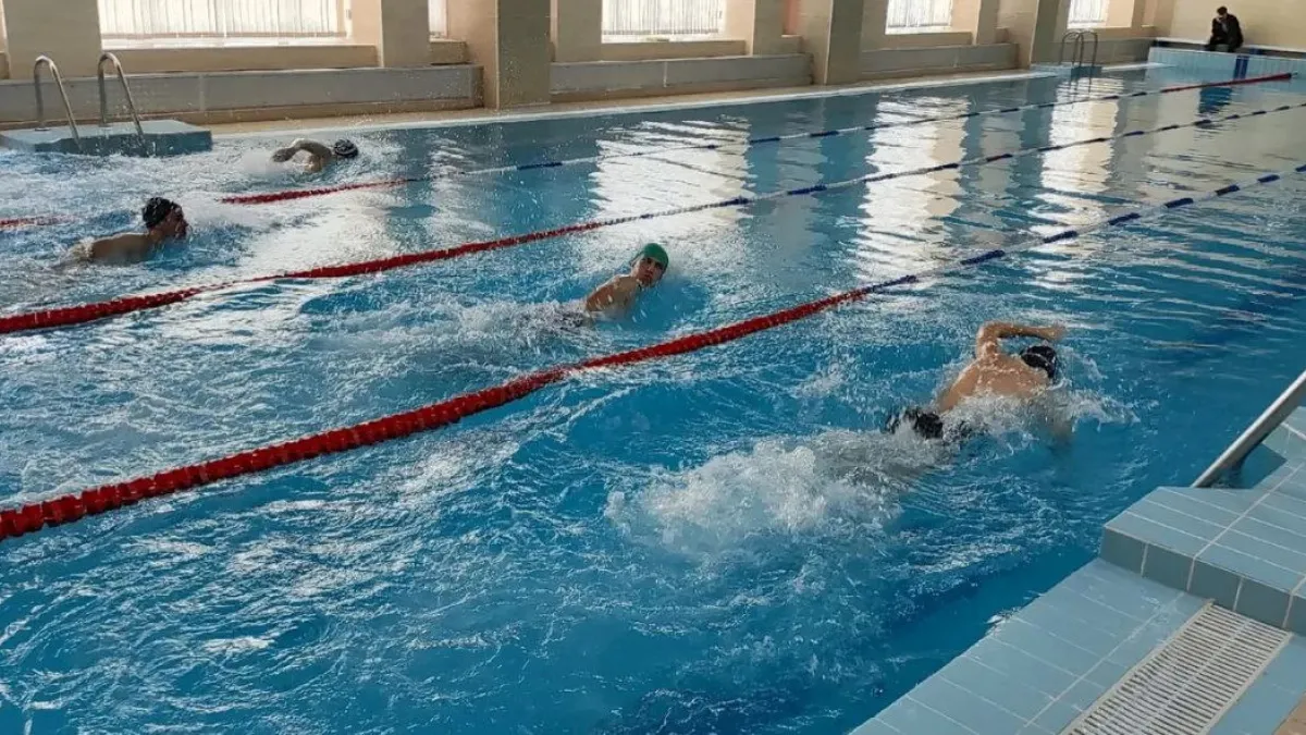 Около ста школьников Тамбова выполнили нормы ГТО по плаванию