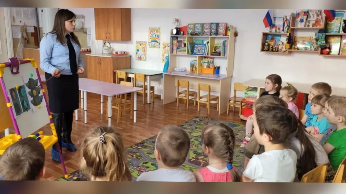 В Рассказове сотрудники Госавтоинспекции провели урок дорожной безопасности для дошкольников
