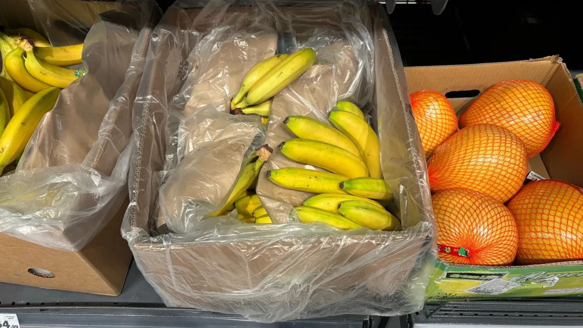 Зачем продавцы "Магнита" и "Пятерочки" собирают маленькие пакетики из коробок с бананами - увидите, берите тоже